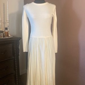 Maxi dress with a side zipper .